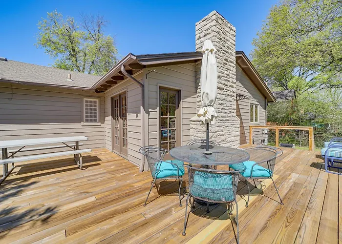 Midtown Gem W/ Mcm Decor: Private Deck, Yard Holiday home Tulsa