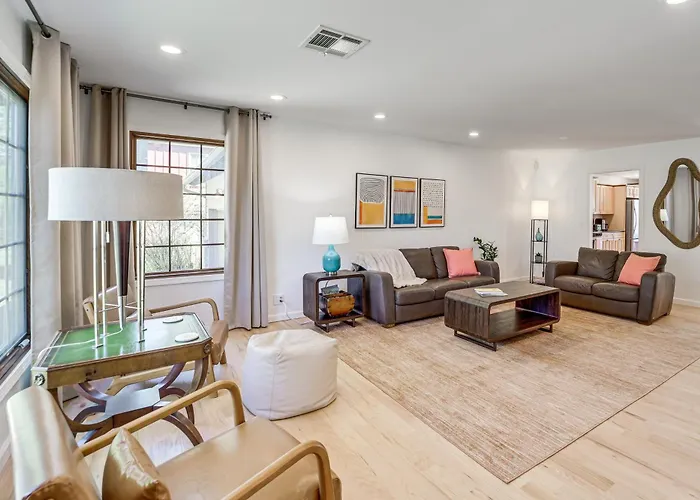 Midtown Gem W/ Mcm Decor: Private Deck, Yard * Tulsa