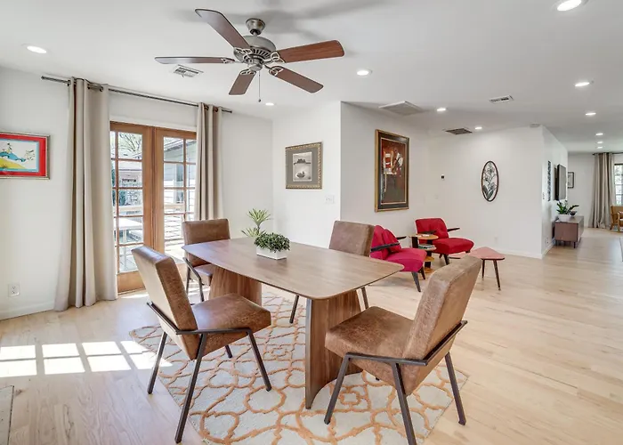 Midtown Gem W/ Mcm Decor: Private Deck, Yard Holiday home Tulsa