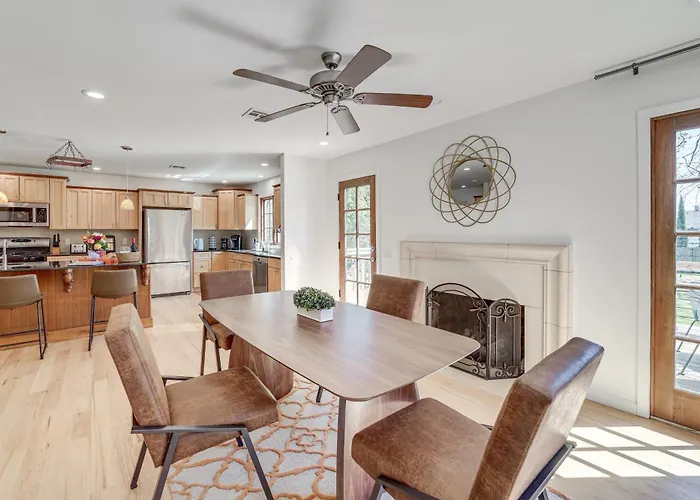 Midtown Gem W/ Mcm Decor: Private Deck, Yard * Tulsa
